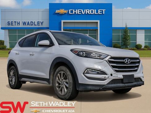 Used 2017 Hyundai Tucson SE image 1