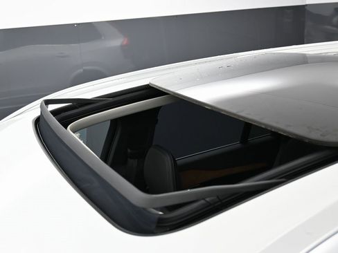 Used 2024 Volvo XC90 B5 Plus image 11