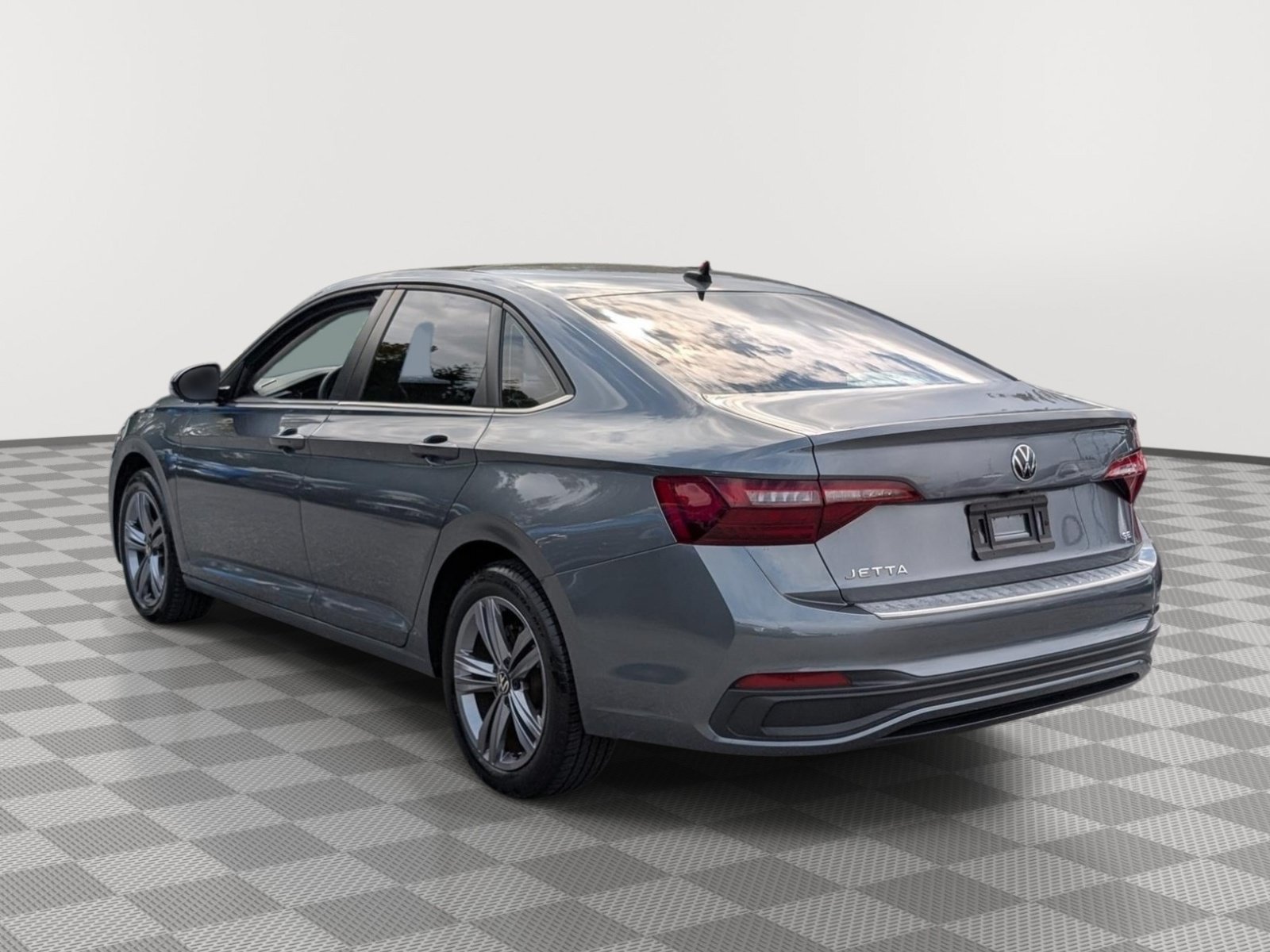 Used 2023 Volkswagen Jetta SE w/ Panoramic Sunroof Package FWD image 3