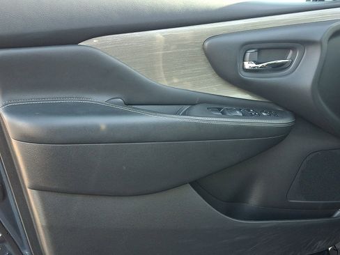 Used 2017 Nissan Murano S w/ Navigation Package image 13