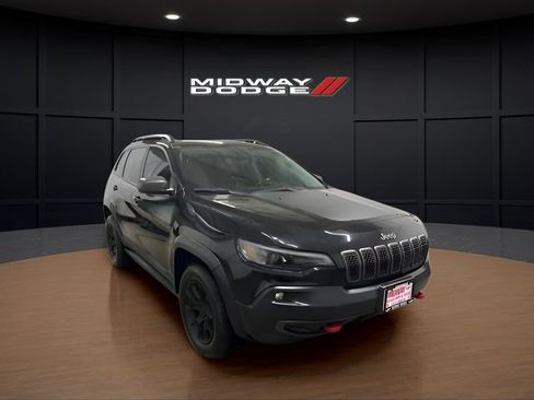 Used 2019 Jeep Cherokee Trailhawk image 4