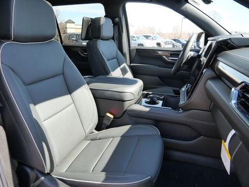New 2026 GMC Yukon XL Elevation w/ Elevation Premium Package AWD/4WD image 23