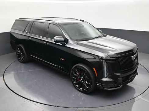 Certified 2025 Cadillac Escalade ESV V w/ LPO, ONYX Package image 19