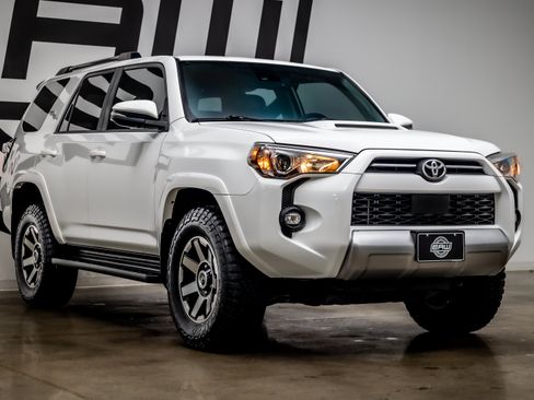 Used 2021 Toyota 4Runner TRD Off-Road Premium AWD/4WD image 27