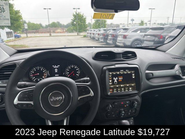 Used 2023 Jeep Renegade Latitude AWD/4WD image 30