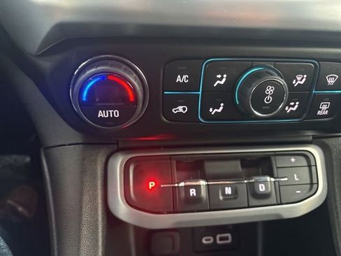 Used 2023 GMC Acadia SLT image 36