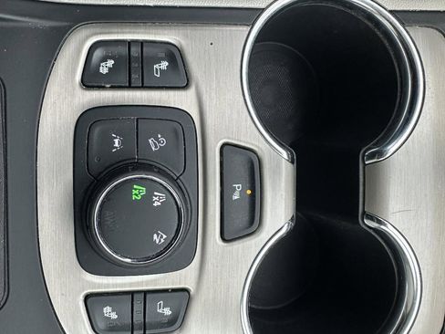 Used 2022 GMC Terrain Denali image 16