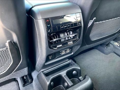 Used 2023 Jeep Grand Cherokee L Limited w/ Black Appearance Package AWD/4WD image 26