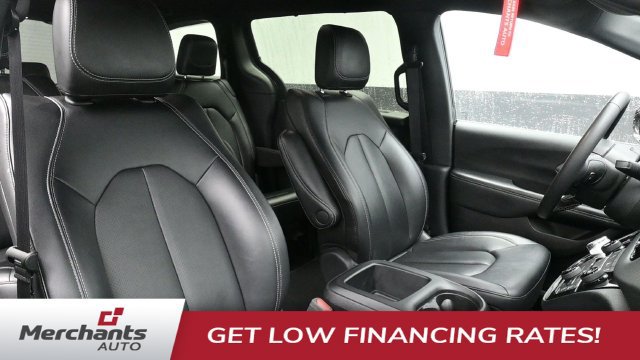 Used 2025 Chrysler Pacifica Select FWD image 18