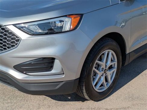 Used 2024 Ford Edge SEL image 9