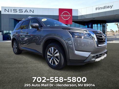 Used 2025 Nissan Pathfinder SL image 1