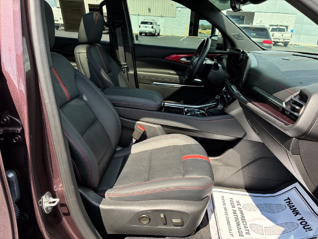 Used 2024 Chevrolet Traverse RS FWD image 24