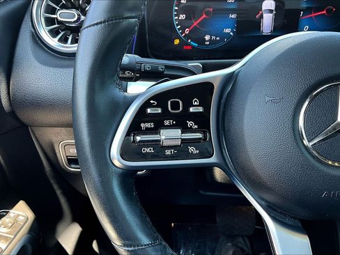 Used 2023 Mercedes-Benz GLB 250 4MATIC image 20