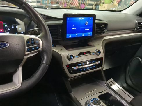 Used 2021 Ford Explorer XLT AWD/4WD image 13