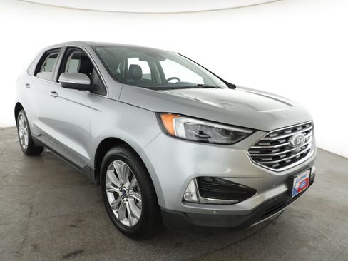 Certified 2022 Ford Edge Titanium w/ Equipment Group 301A image 3