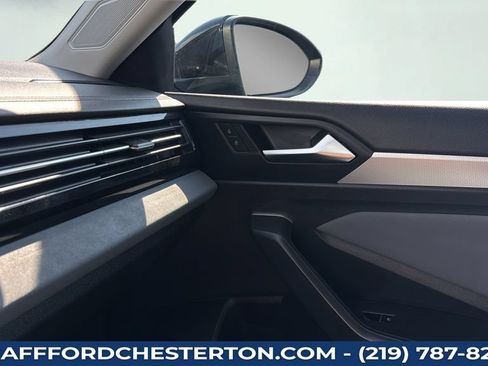 Used 2025 Volkswagen Jetta SE FWD image 13