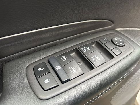 Used 2024 Dodge Durango SXT image 8