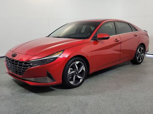 Used 2023 Hyundai Elantra Limited w/ Preferred Accessory Package FWD image 3