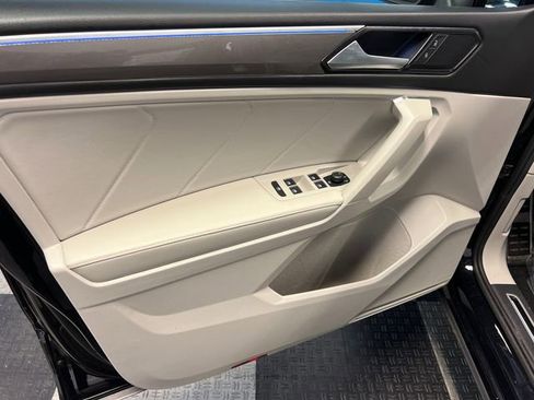 Certified 2022 Volkswagen Tiguan SE R-Line FWD image 7