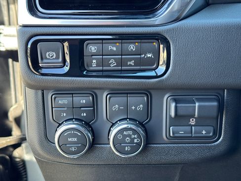 New 2026 GMC Yukon XL Denali image 31