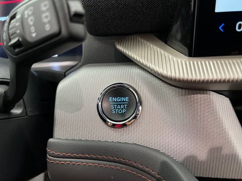 Used 2025 Ford Explorer Active AWD/4WD image 54