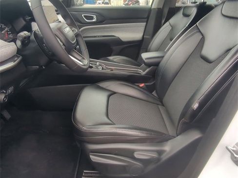 Certified 2022 Jeep Compass Latitude image 11