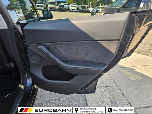 Used 2024 Tesla Model Y Long Range AWD/4WD image 23