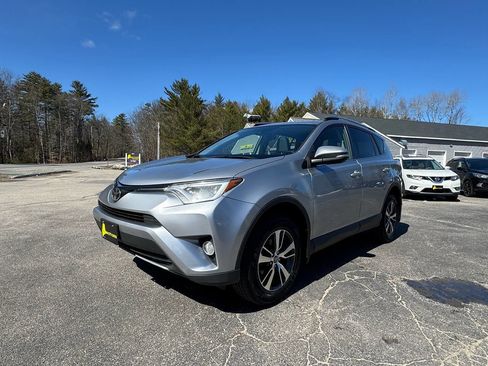 Used 2018 Toyota RAV4 XLE image 10