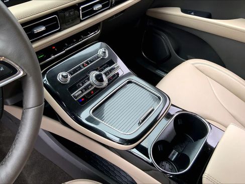 Used 2023 Lincoln Nautilus FWD w/ Premium Package image 15