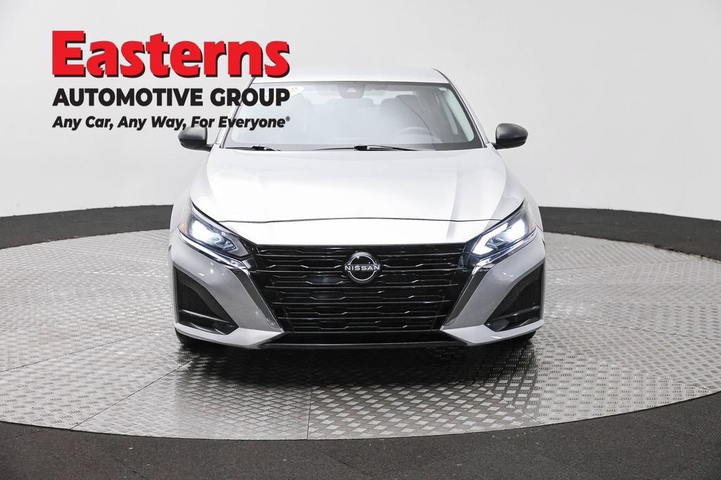 Used 2024 Nissan Altima 2.5 SV FWD image 3