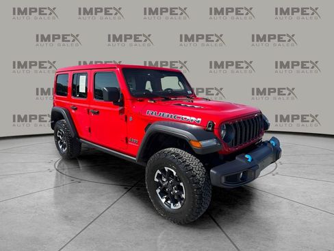 Used 2025 Jeep Wrangler Unlimited Rubicon 4xe w/ Convenience Group AWD/4WD image 7
