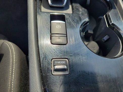 Used 2024 Nissan Rogue S FWD image 34