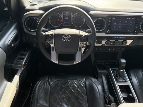 Used 2022 Toyota Tacoma SR5 w/ Technology Package RWD image 41