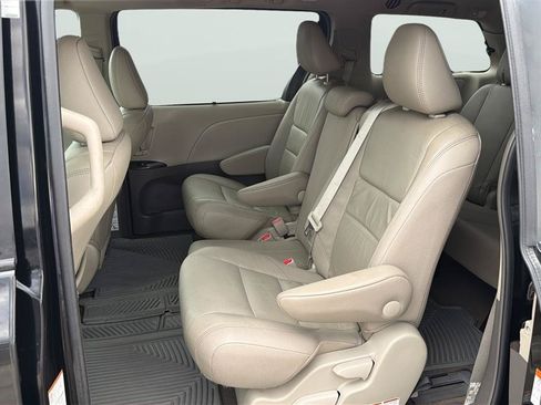 Used 2017 Toyota Sienna XLE w/ XLE Navigation Package FWD image 19