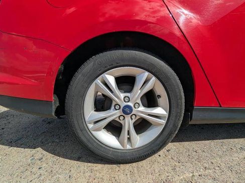 Used 2014 Ford Focus SE w/ SE Winter Package FWD image 16