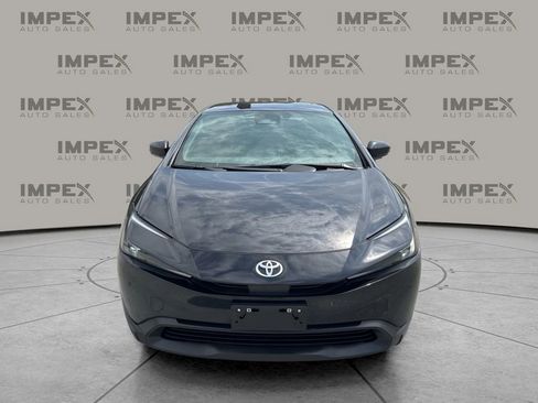 Used 2025 Toyota Prius LE FWD image 8
