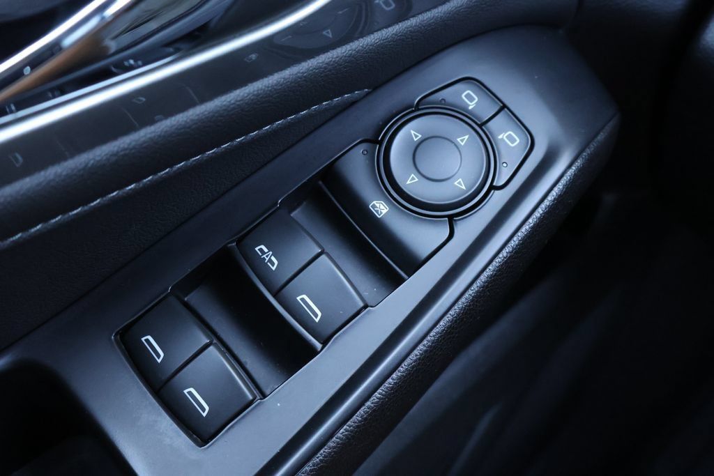 Certified 2023 Chevrolet Traverse LT FWD image 38