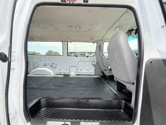 Used 2003 Ford E-350 and Econoline 350 Super Duty RWD image 17