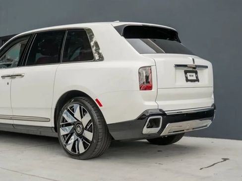 Used 2025 Rolls-Royce Cullinan image 21