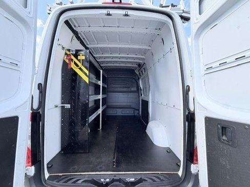 Used 2019 Freightliner Sprinter 2500 RWD image 21