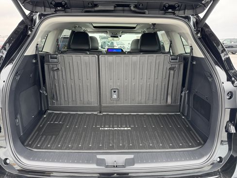 New 2026 Toyota Highlander Platinum AWD/4WD image 10