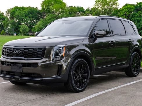 Used 2022 Kia Telluride S FWD image 3