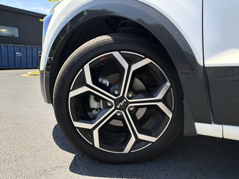 Used 2023 Kia Niro SX Touring FWD image 17