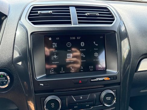 Used 2018 Ford Explorer XLT w/ Equipment Group 202A AWD/4WD image 35