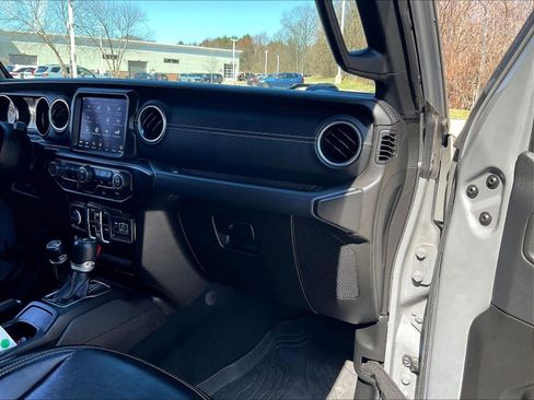 Used 2023 Jeep Wrangler Sahara w/ Cold Weather Group AWD/4WD image 13