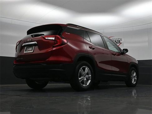 Used 2023 GMC Terrain SLE w/ Driver Convenience Package image 30