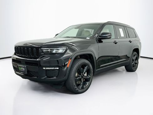 Used 2023 Jeep Grand Cherokee L Limited w/ Black Appearance Package AWD/4WD image 3