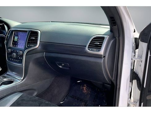 Used 2018 Jeep Grand Cherokee Altitude image 25