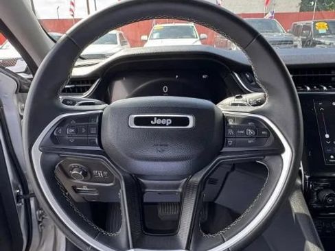 Used 2024 Jeep Grand Cherokee Laredo RWD image 12