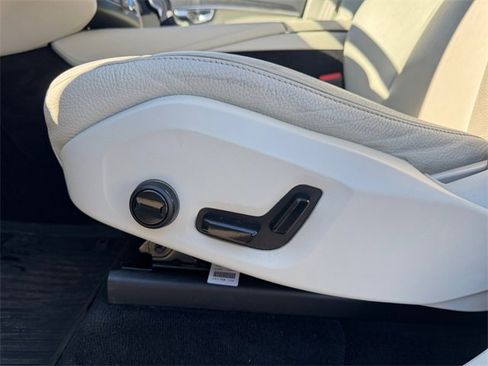 Used 2020 Volvo XC90 T5 Momentum w/ Protection Package Premier image 25